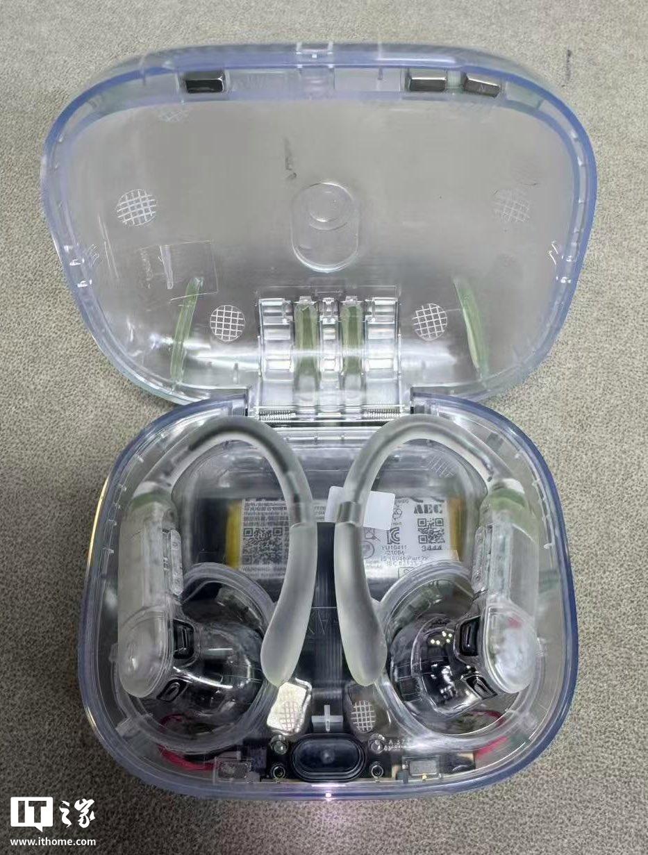 苹果Powerbeats Pro 2耳机透明设计原型曝光，内部结构一览无余
