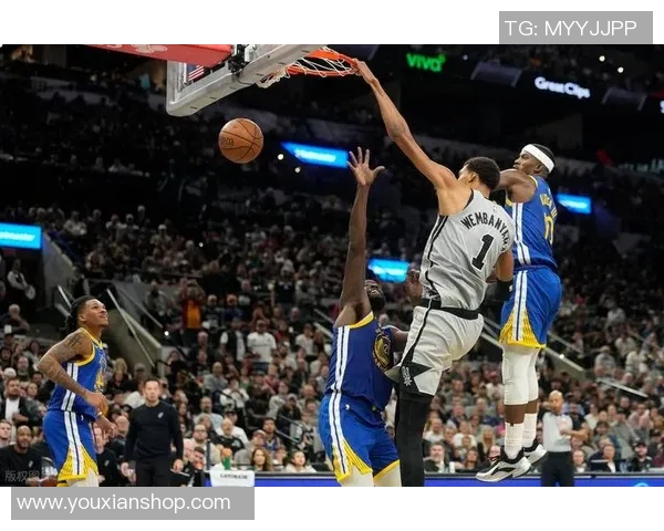 投疯！黄蜂半场三分36中16，追平NBA历史半场纪录